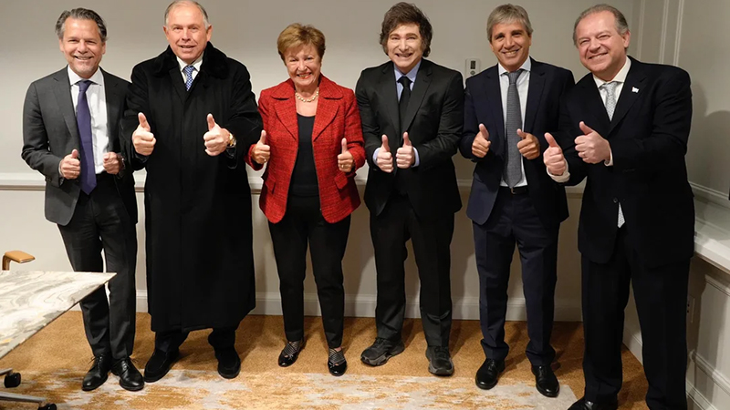 Milei le mostrará a Georgieva el "exitoso programa" de Caputo para arrancarle más desembolsos al FMI.