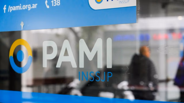 El ajuste de Milei deja a 500.000 jubilados sin atención: las clínicas de cuatro provincias cortan todos los servicios del PAMI