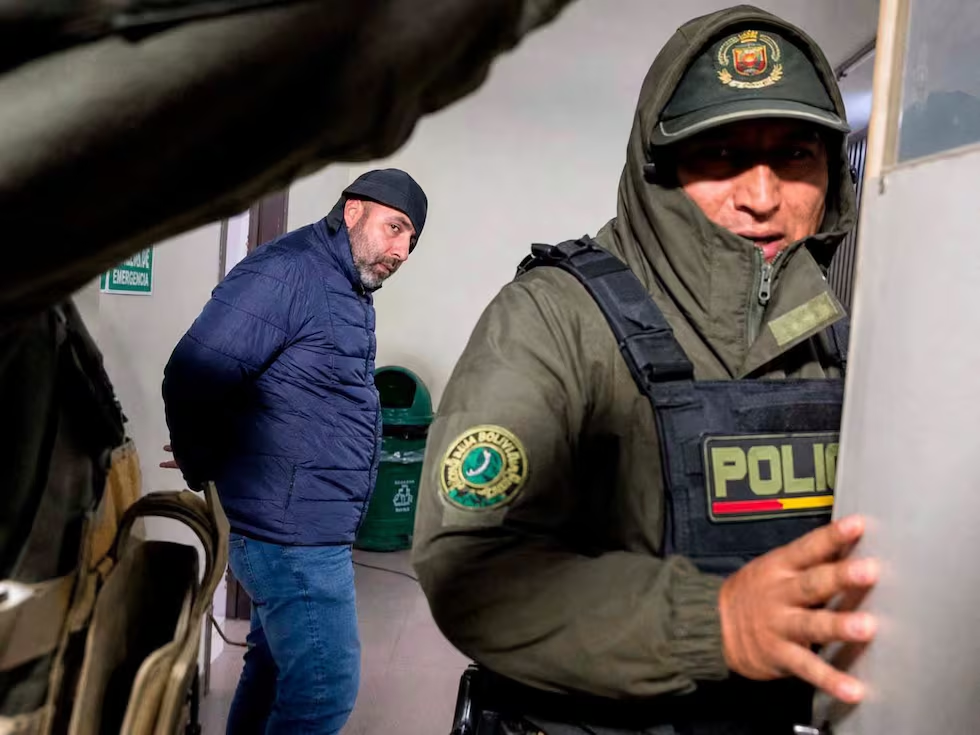 "La eliminamos o estamos jodidos": allanamientos, llanto y 50 mil dólares en una causa por granjas de bots